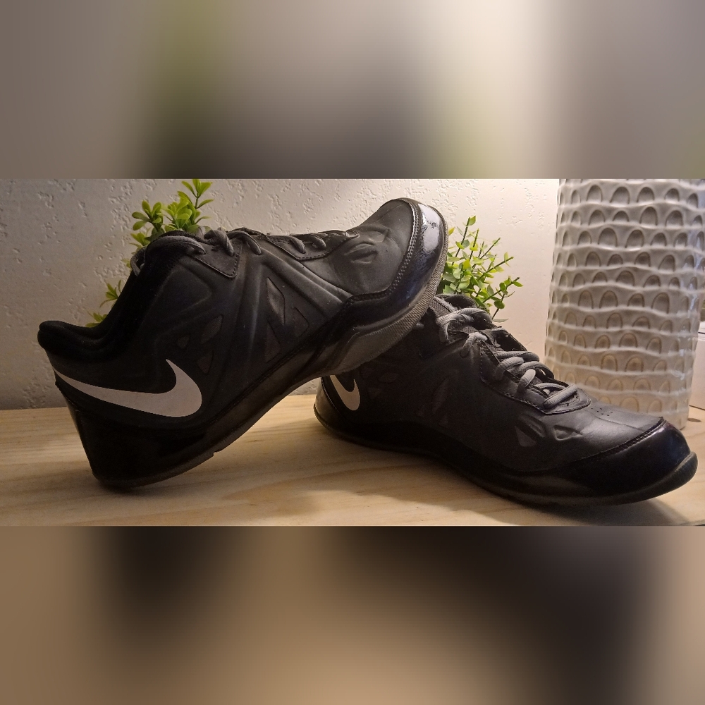 Nike Men's Charcoal and Black Athletic Shoes